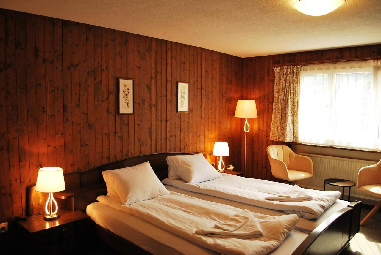 Rooms With Private Bathrooms Saas im Prattigau Exterior foto