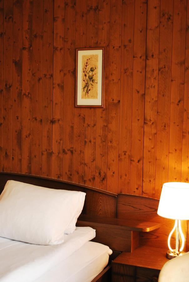 Rooms With Private Bathrooms Saas im Prattigau Exterior foto