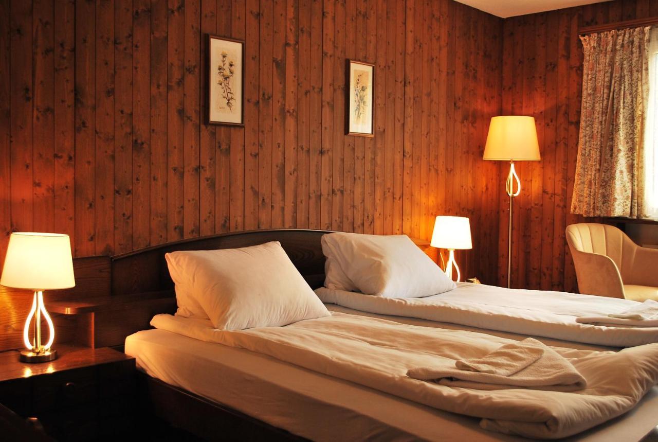 Rooms With Private Bathrooms Saas im Prattigau Exterior foto