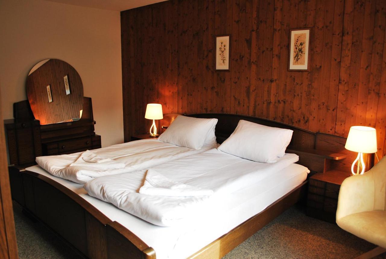Rooms With Private Bathrooms Saas im Prattigau Exterior foto