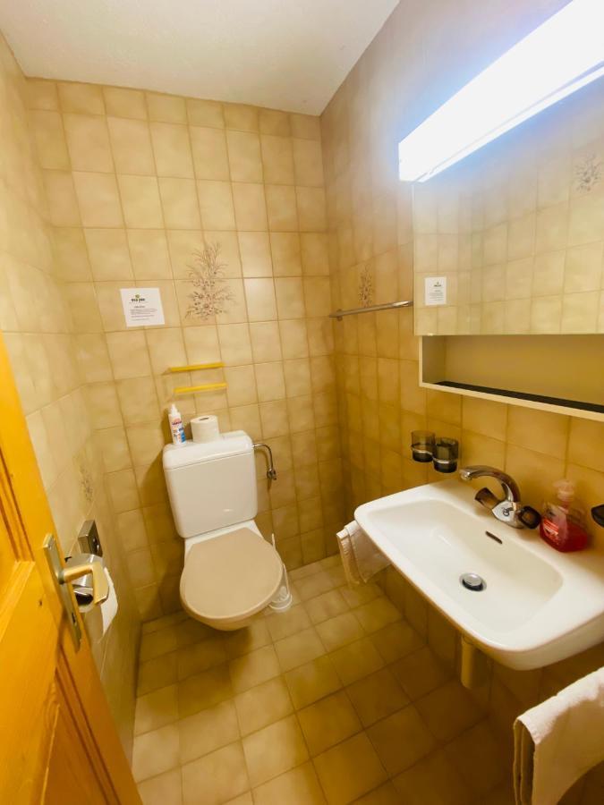 Rooms With Private Bathrooms Saas im Prattigau Exterior foto
