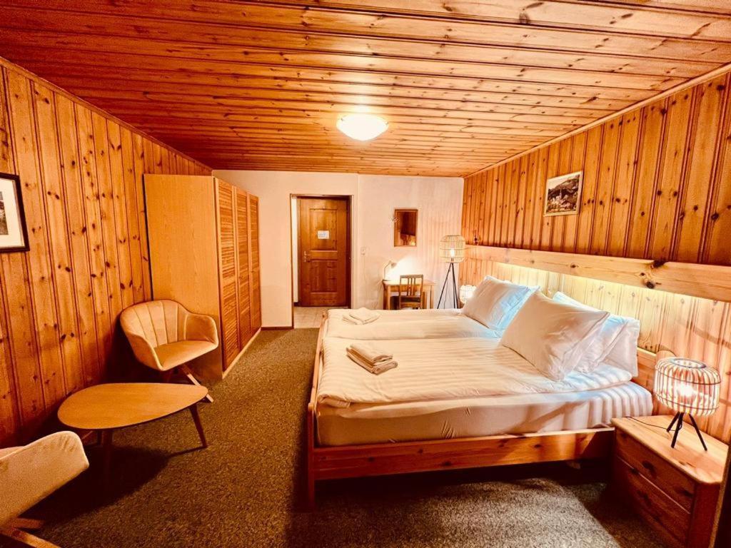 Rooms With Private Bathrooms Saas im Prattigau Exterior foto
