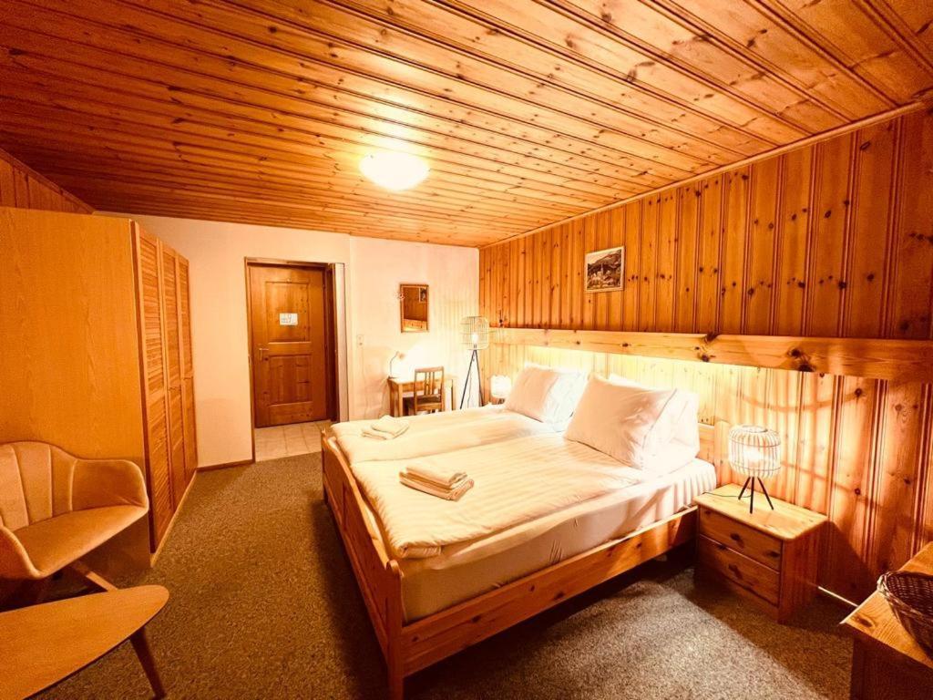 Rooms With Private Bathrooms Saas im Prattigau Exterior foto