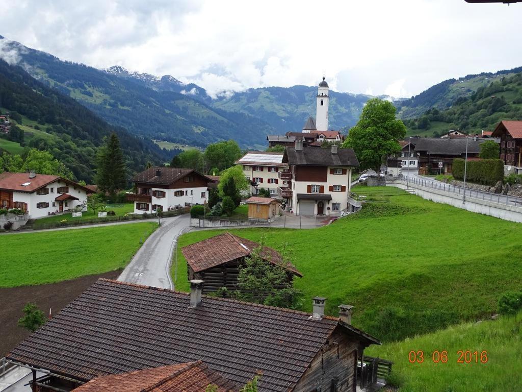 Rooms With Private Bathrooms Saas im Prattigau Exterior foto