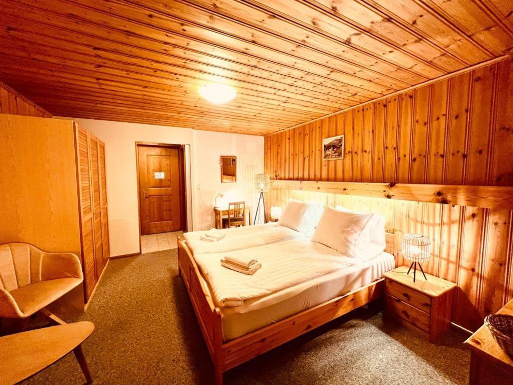 Rooms With Private Bathrooms Saas im Prattigau Exterior foto