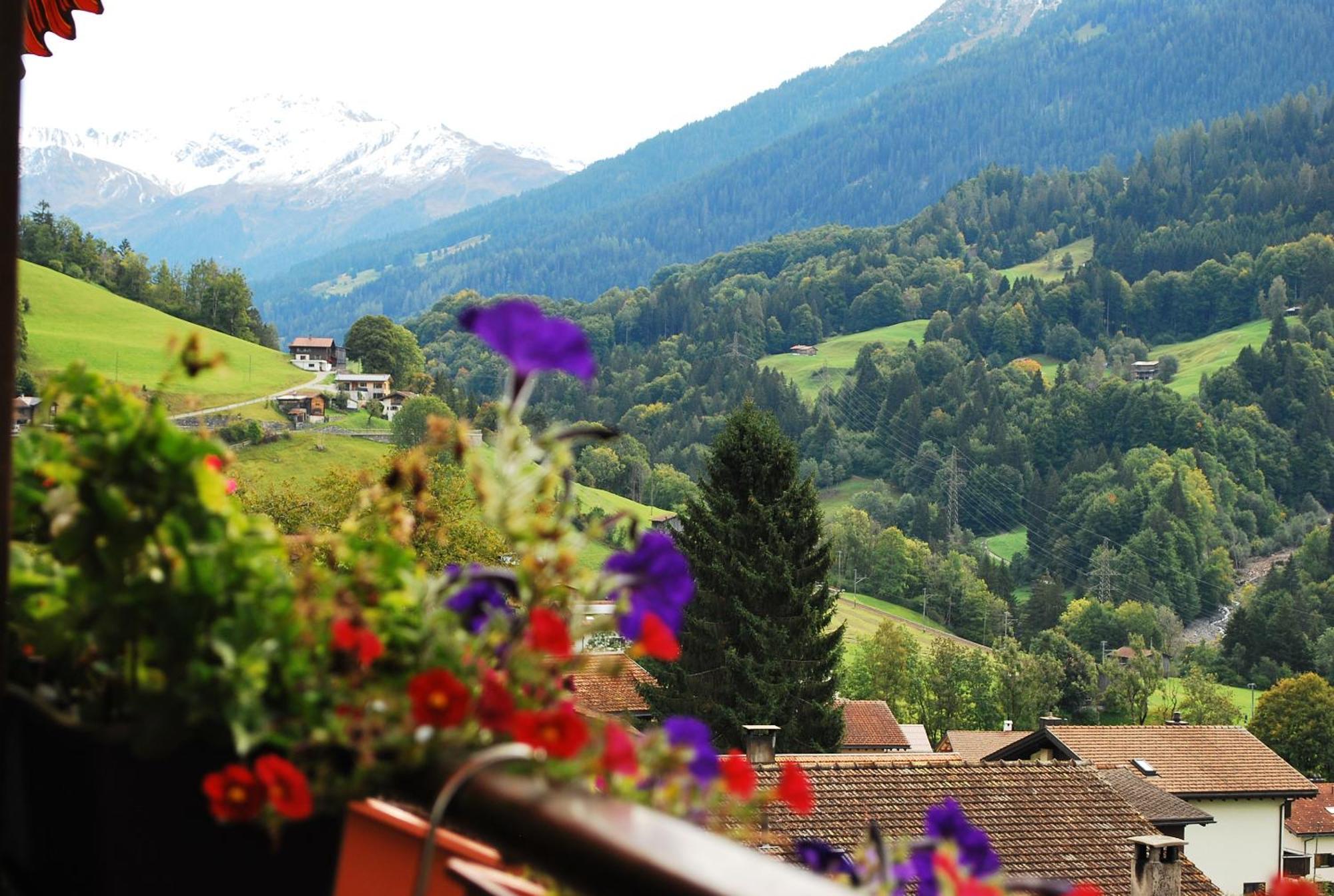 Rooms With Private Bathrooms Saas im Prattigau Exterior foto